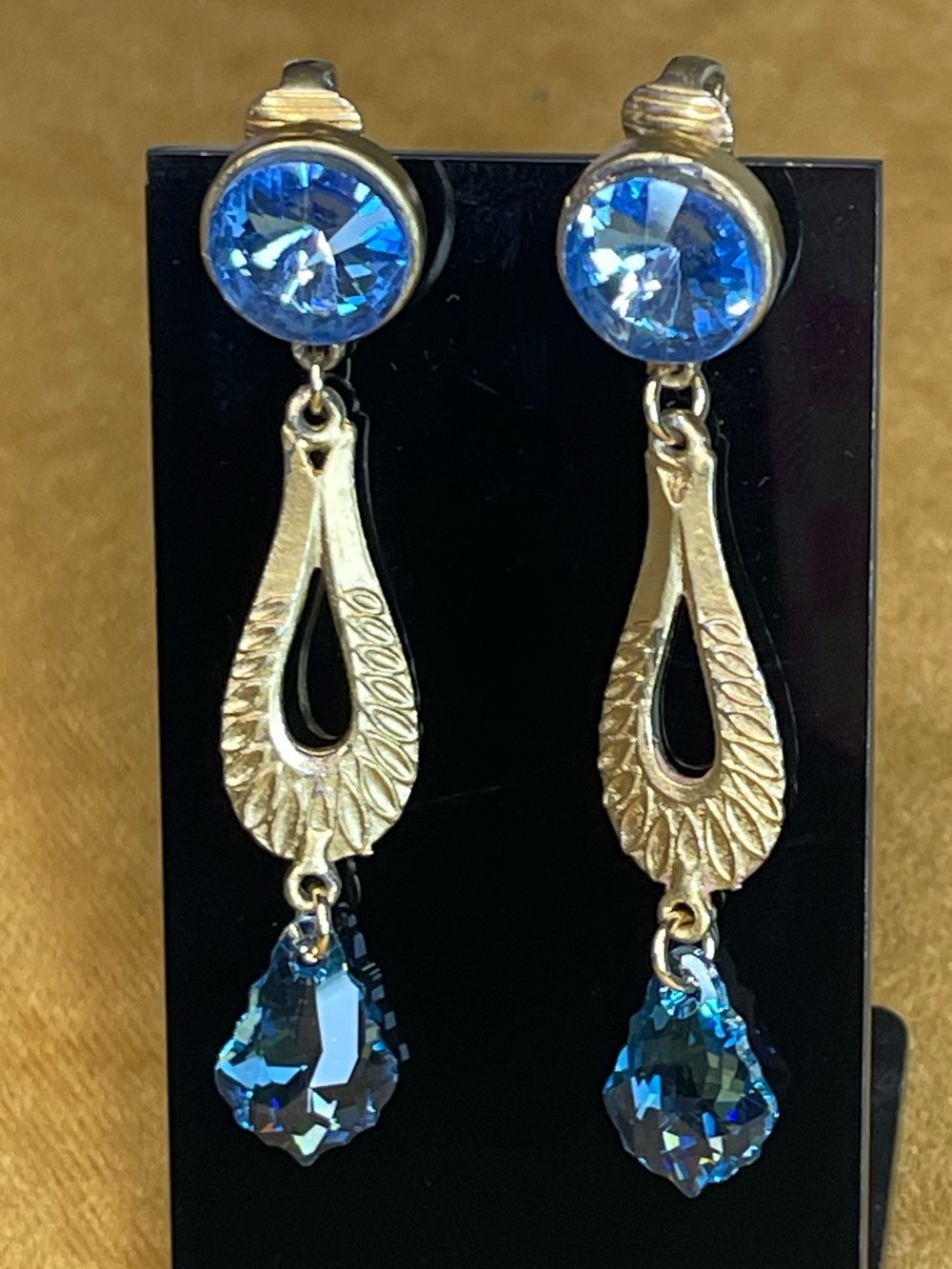 Vintage blue crystal drop earrings
